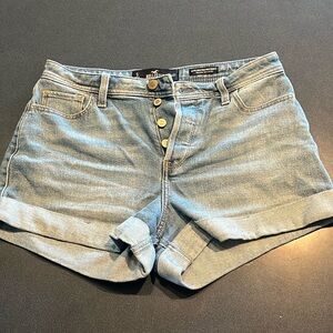 Hollister Ultra High Rise Mom Short 3’